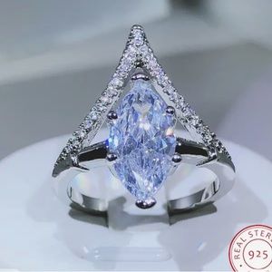 18k White Gold Vermeil & Moissanite Ring 8 1/2